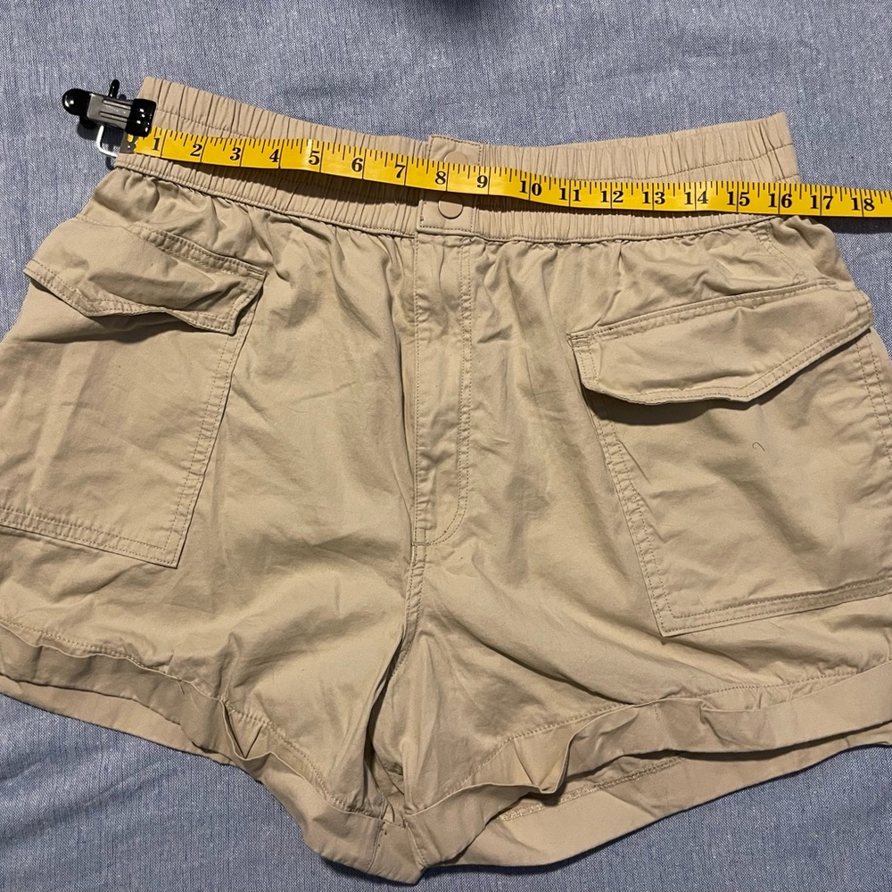 Abercrombie Women's Utility Cargo Shorts - Picture 4 of 5